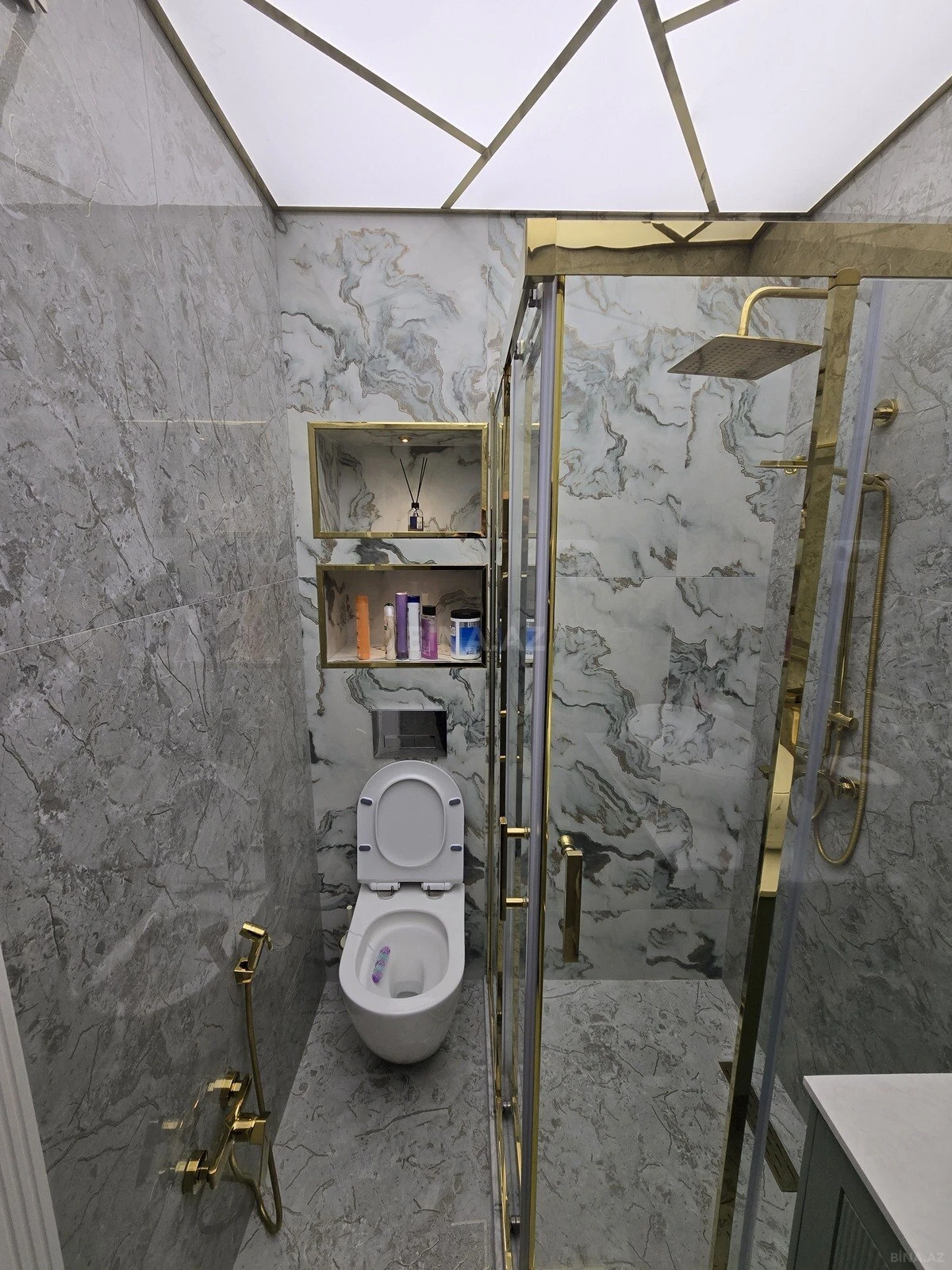 Satılır 3 otaqlı mənzil 160 m²