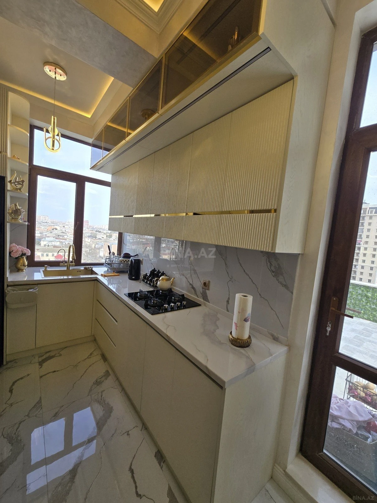 Satılır 3 otaqlı mənzil 160 m²
