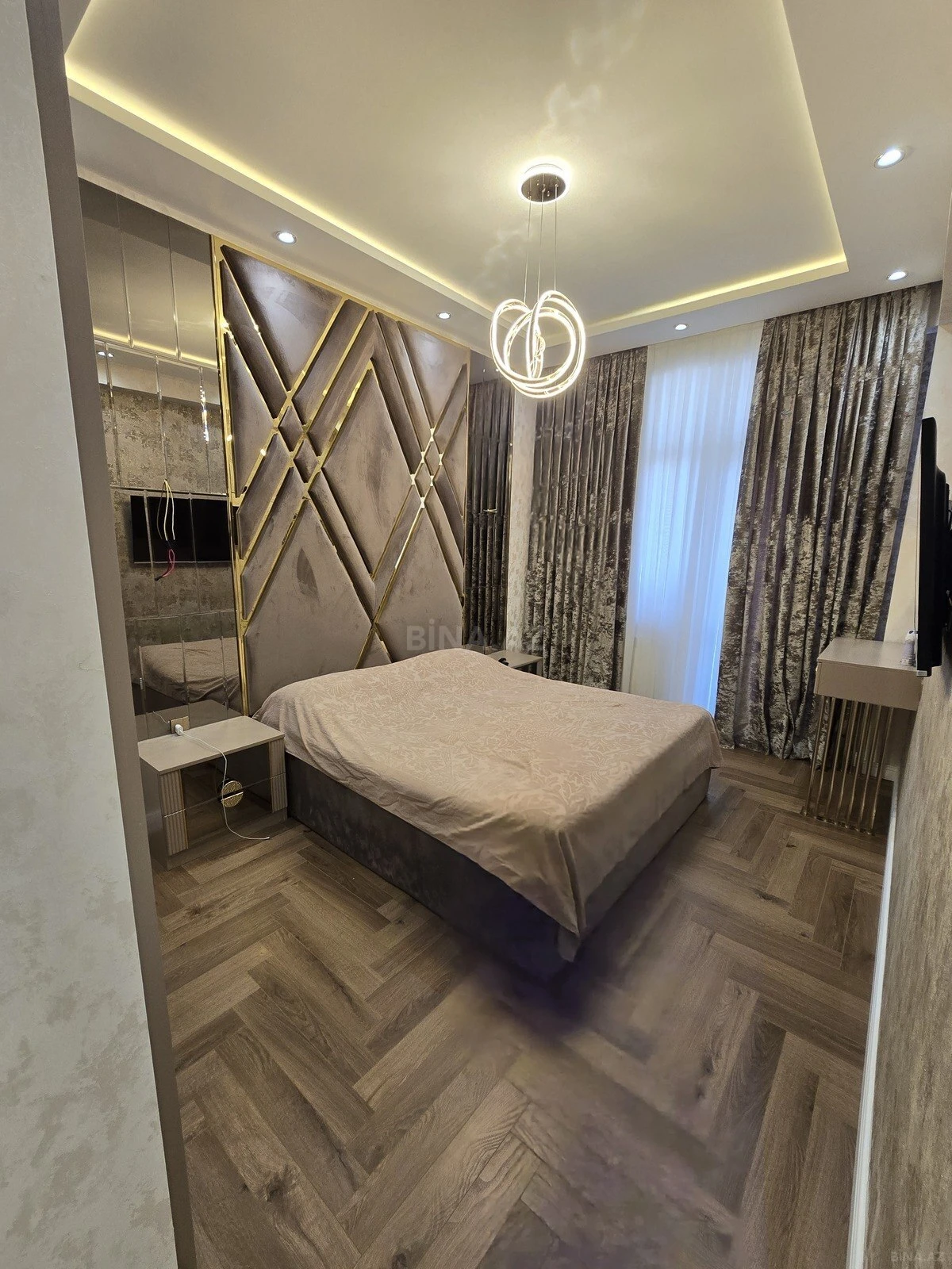 Satılır 3 otaqlı mənzil 160 m²