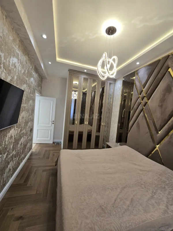 Satılır 3 otaqlı mənzil 160 m²