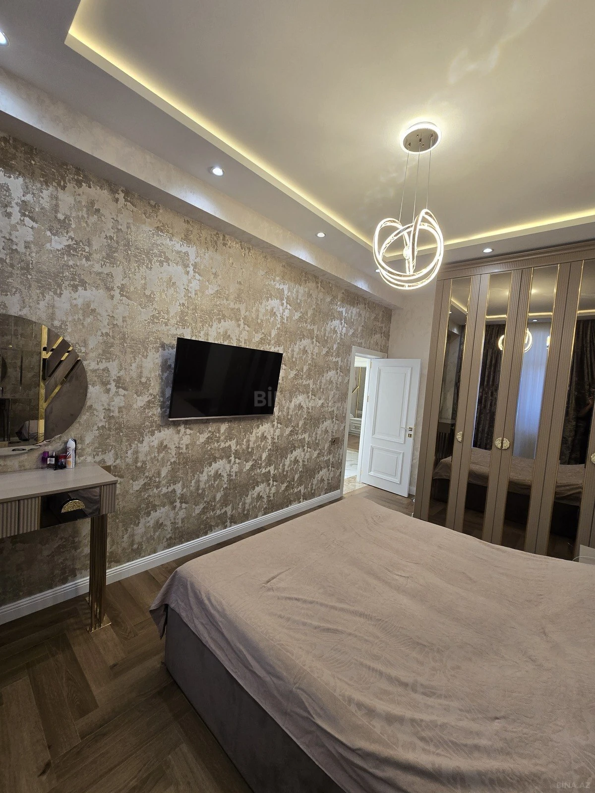 Satılır 3 otaqlı mənzil 160 m²