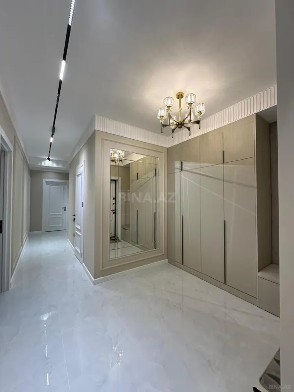 Satılır 4 otaqlı mənzil 140 m²
