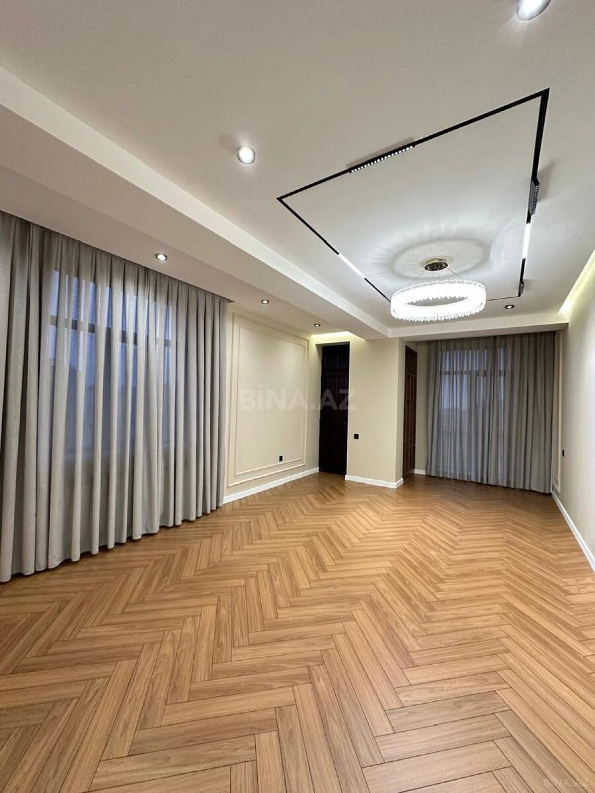 Satılır 4 otaqlı mənzil 140 m²