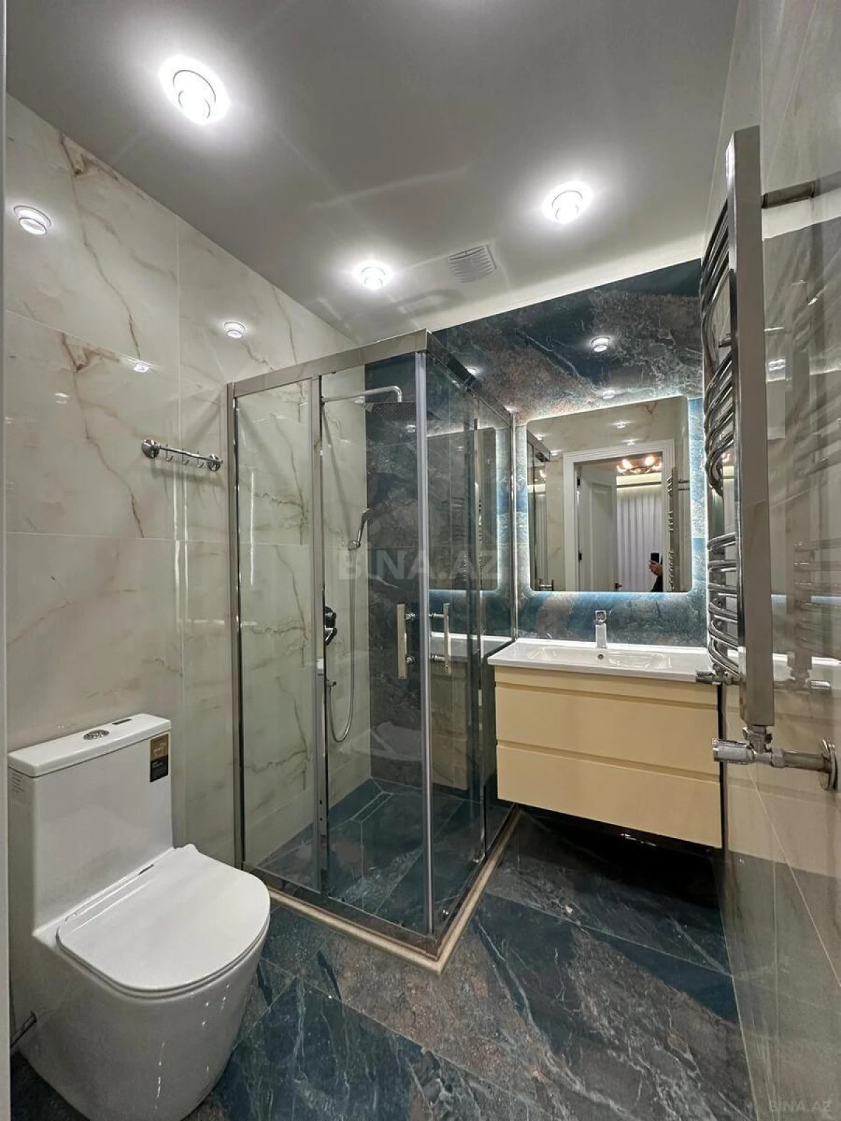 Satılır 4 otaqlı mənzil 140 m²