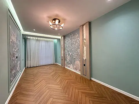 Satılır 4 otaqlı mənzil 140 m²