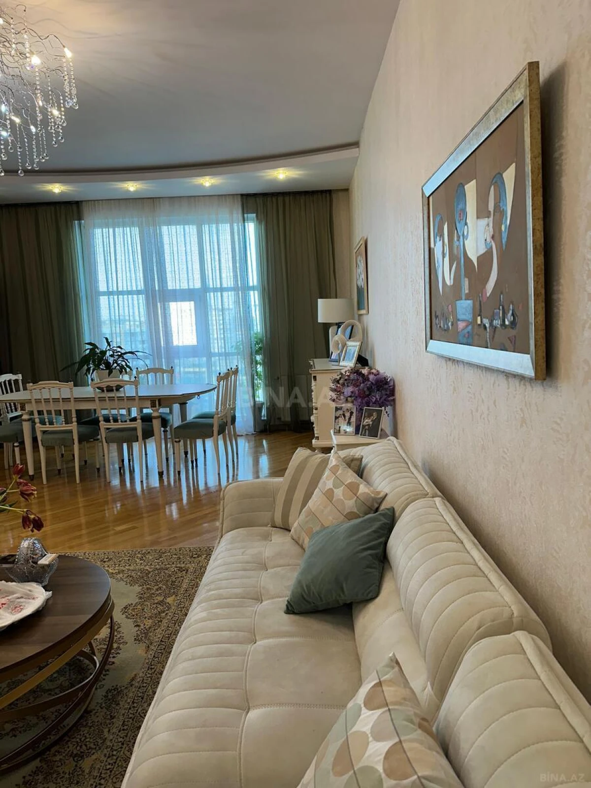 Satılır 4 otaqlı mənzil 190 m²