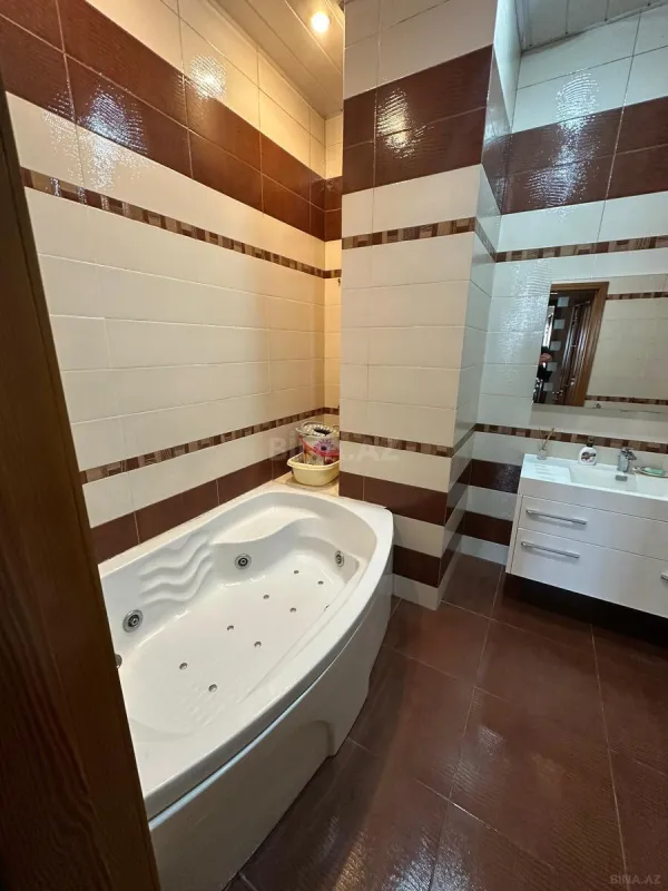 Satılır 4 otaqlı mənzil 190 m²