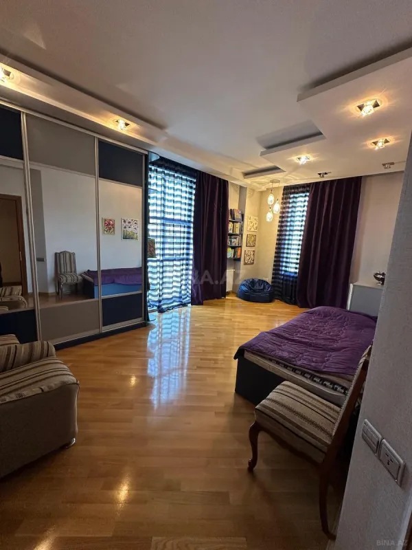 Satılır 4 otaqlı mənzil 190 m²