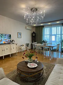 Satılır 4 otaqlı mənzil 190 m² — Bakı 4 otaq 190.00 m²