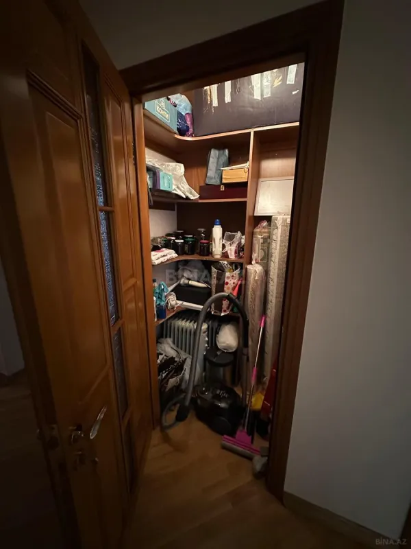 Satılır 4 otaqlı mənzil 190 m²