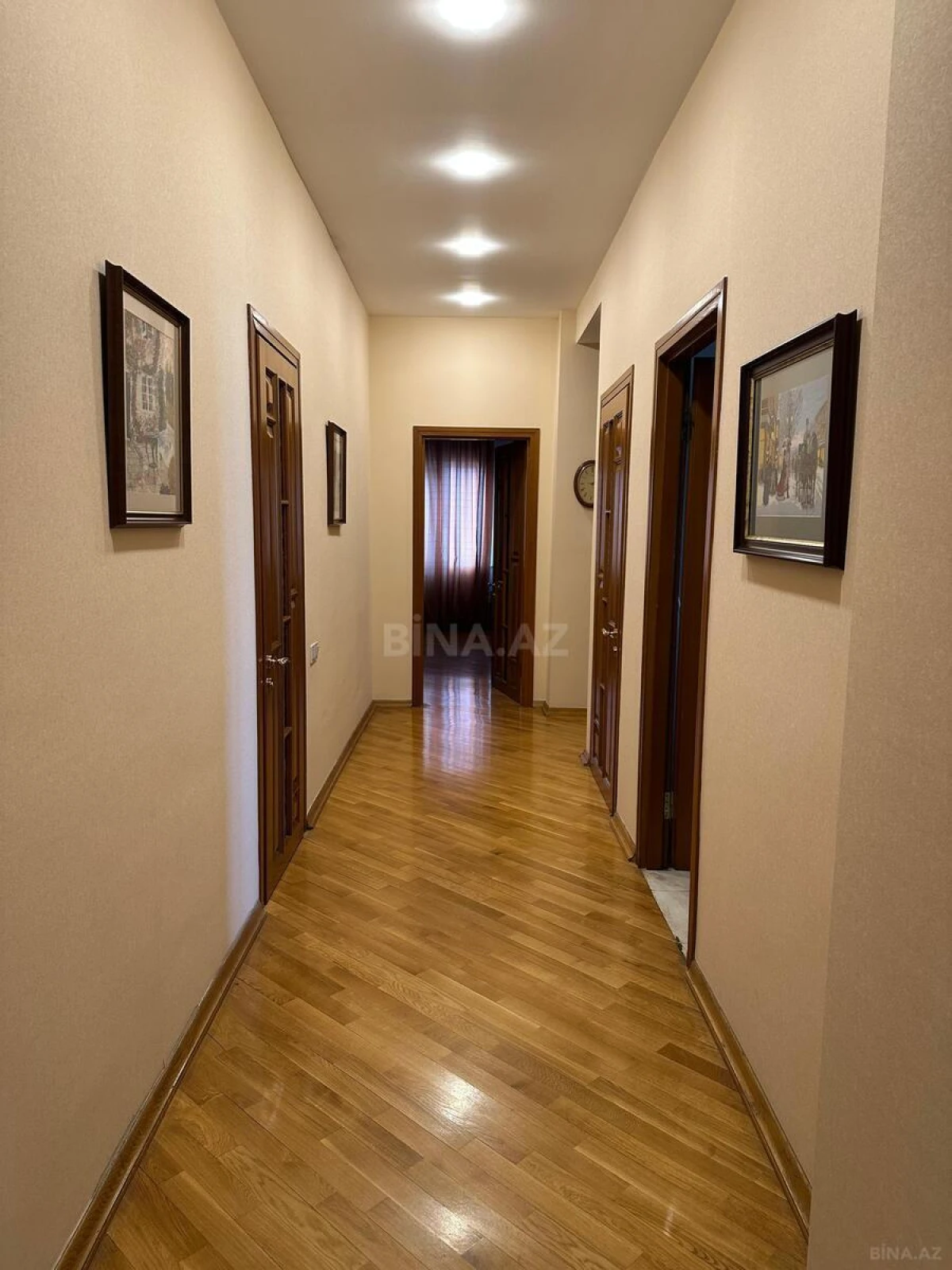 Satılır 4 otaqlı mənzil 190 m²