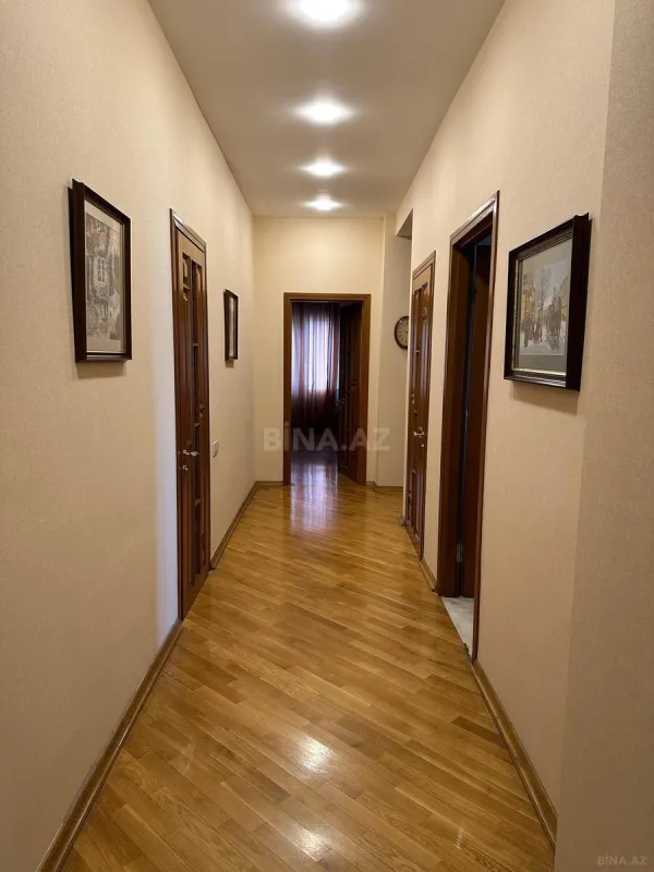 Satılır 4 otaqlı mənzil 190 m²