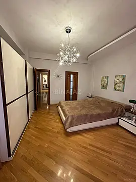 Satılır 4 otaqlı mənzil 190 m²