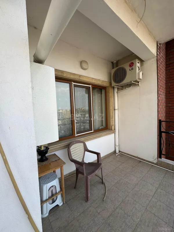 Satılır 4 otaqlı mənzil 190 m²
