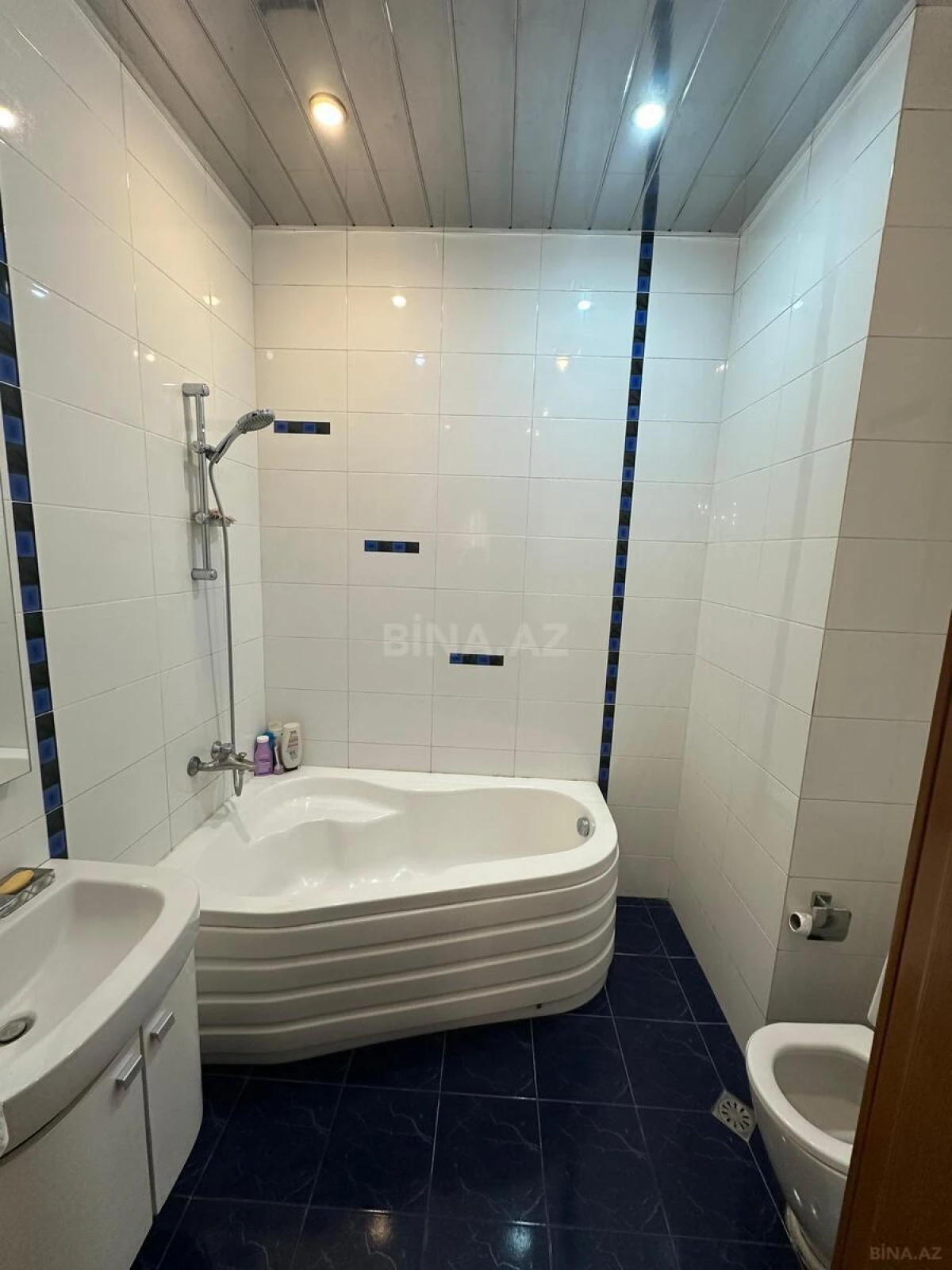 Satılır 4 otaqlı mənzil 190 m²
