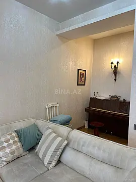 Satılır 4 otaqlı mənzil 190 m²