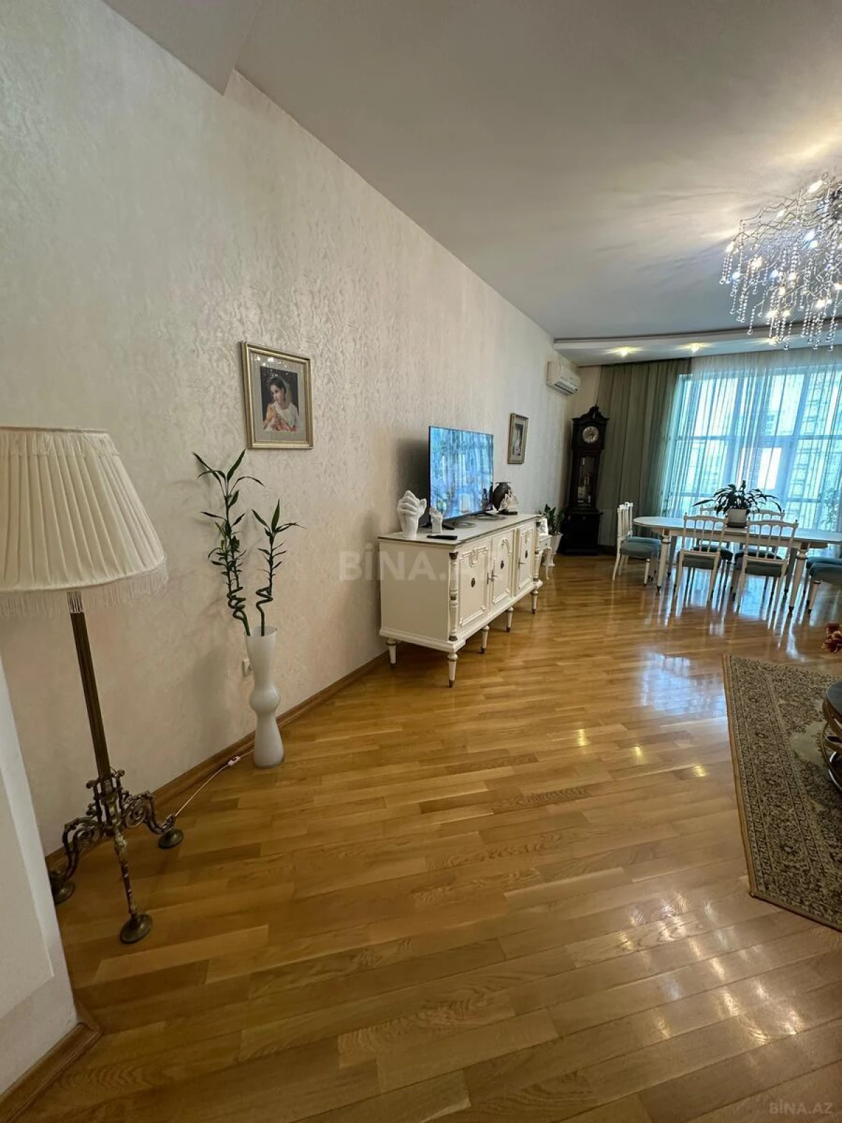 Satılır 4 otaqlı mənzil 190 m²