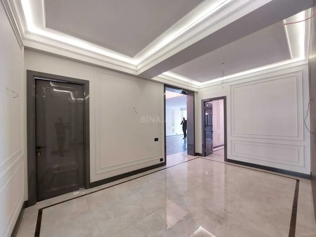 Satılır 4 otaqlı mənzil 225 m²