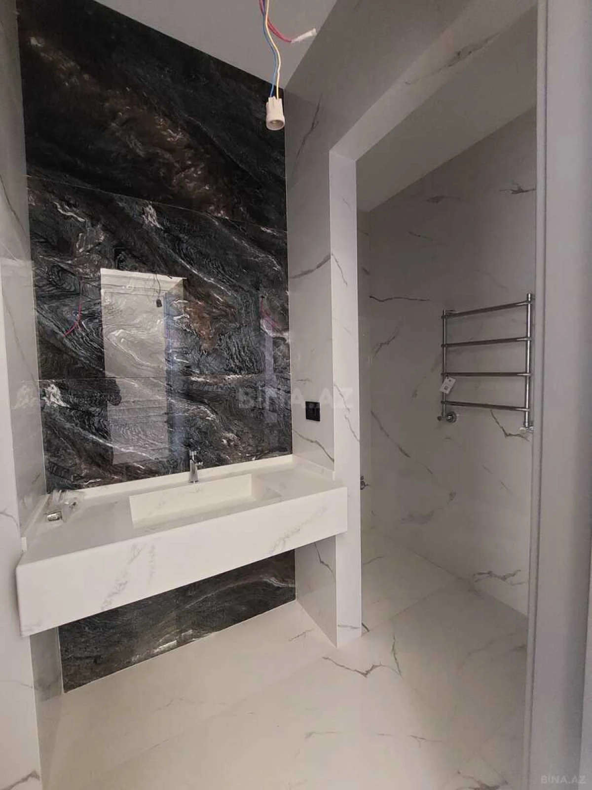 Satılır 4 otaqlı mənzil 225 m²