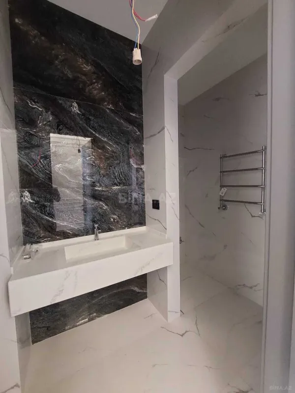 Satılır 4 otaqlı mənzil 225 m²