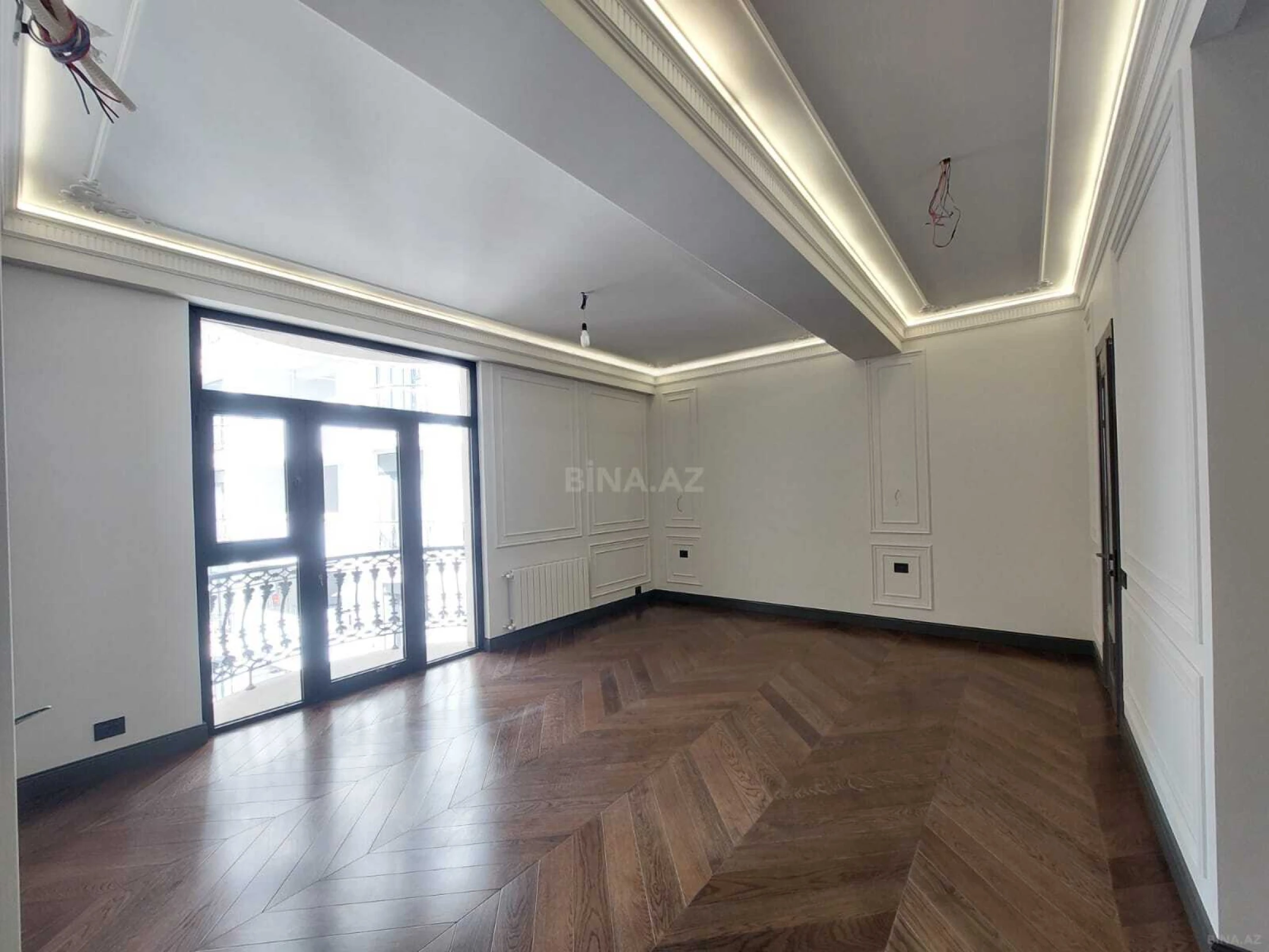 Satılır 4 otaqlı mənzil 225 m²