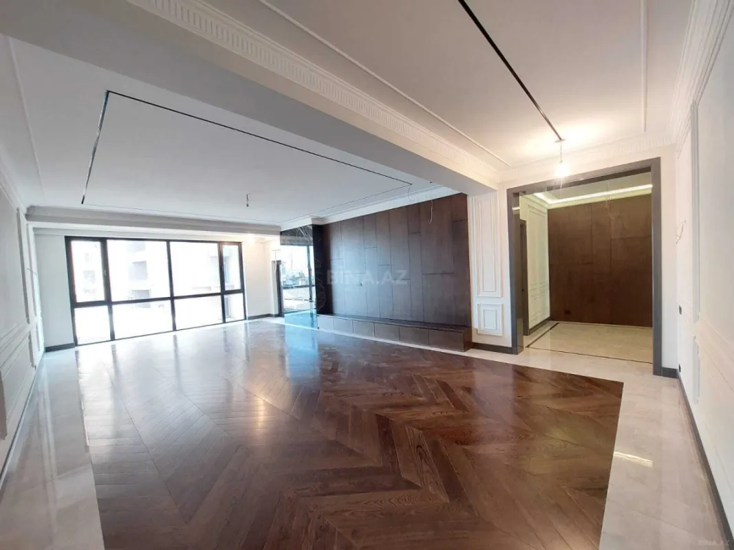 Satılır 4 otaqlı mənzil 225 m²
