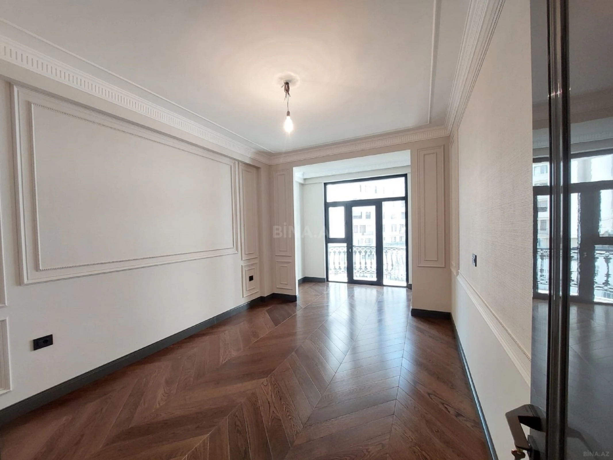 Satılır 4 otaqlı mənzil 225 m²