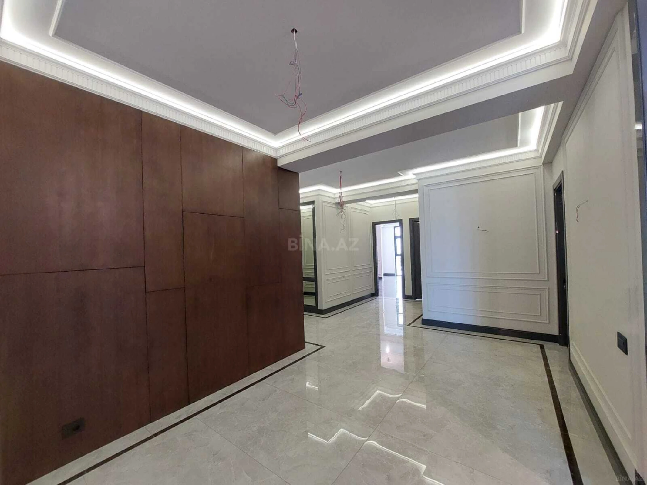Satılır 4 otaqlı mənzil 225 m²