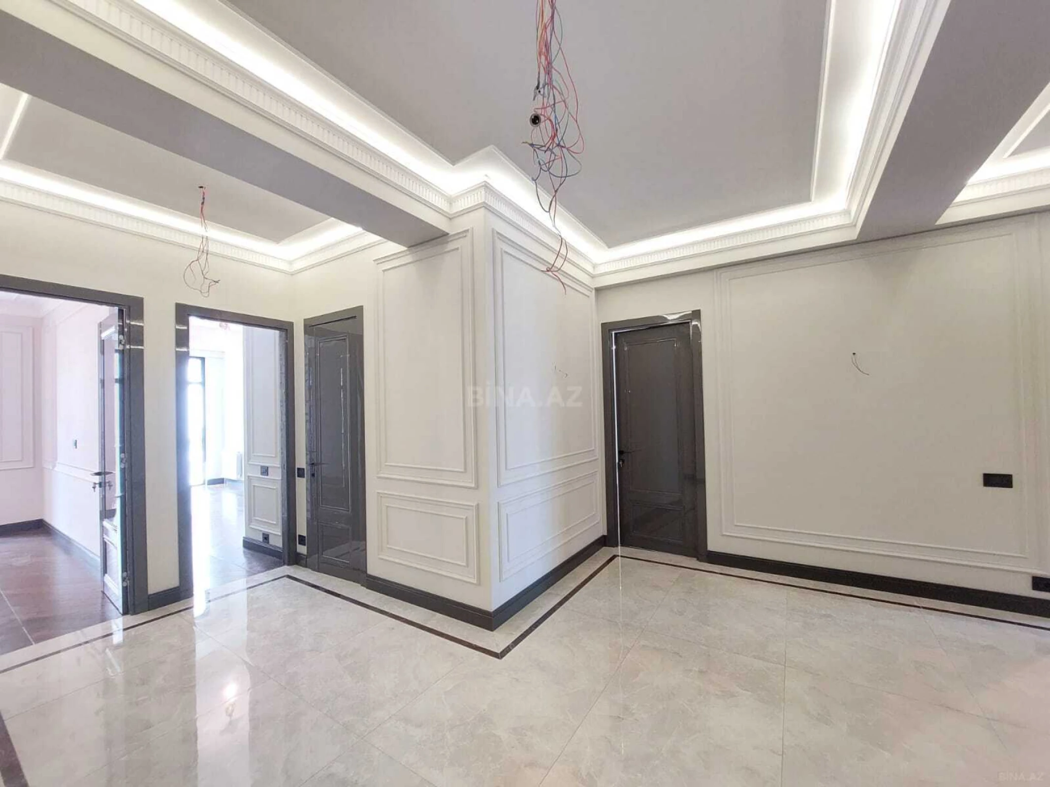 Satılır 4 otaqlı mənzil 225 m²