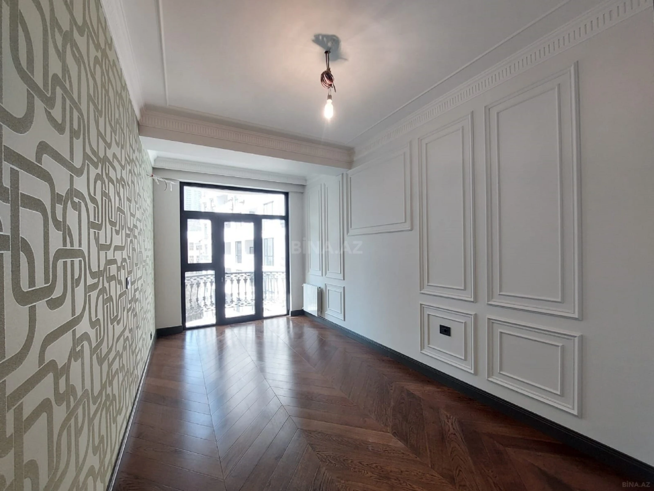 Satılır 4 otaqlı mənzil 225 m²