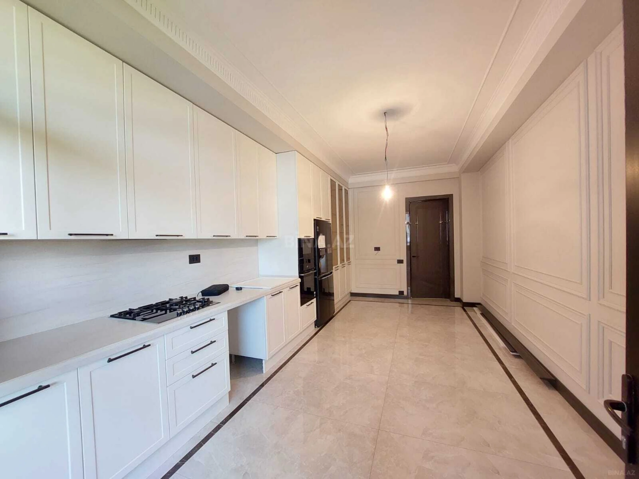 Satılır 4 otaqlı mənzil 225 m²