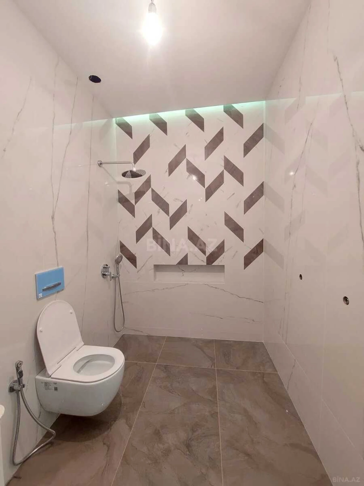 Satılır 4 otaqlı mənzil 225 m²