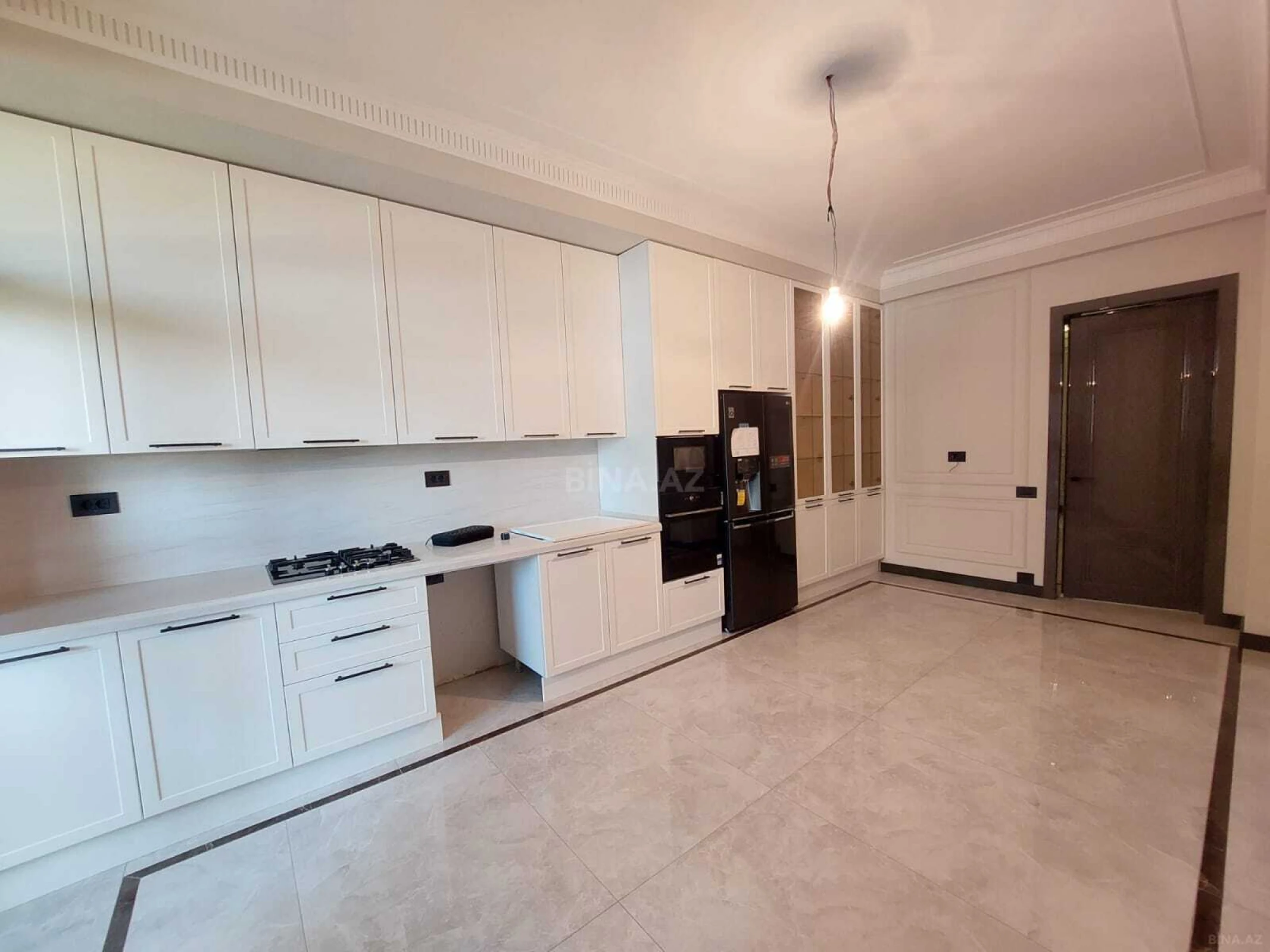 Satılır 4 otaqlı mənzil 225 m²