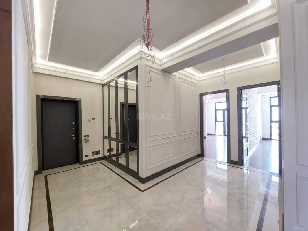 Satılır 4 otaqlı mənzil 225 m²