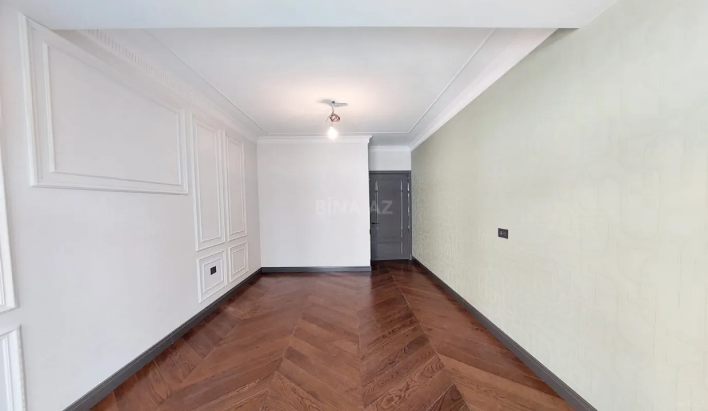 Satılır 4 otaqlı mənzil 225 m²