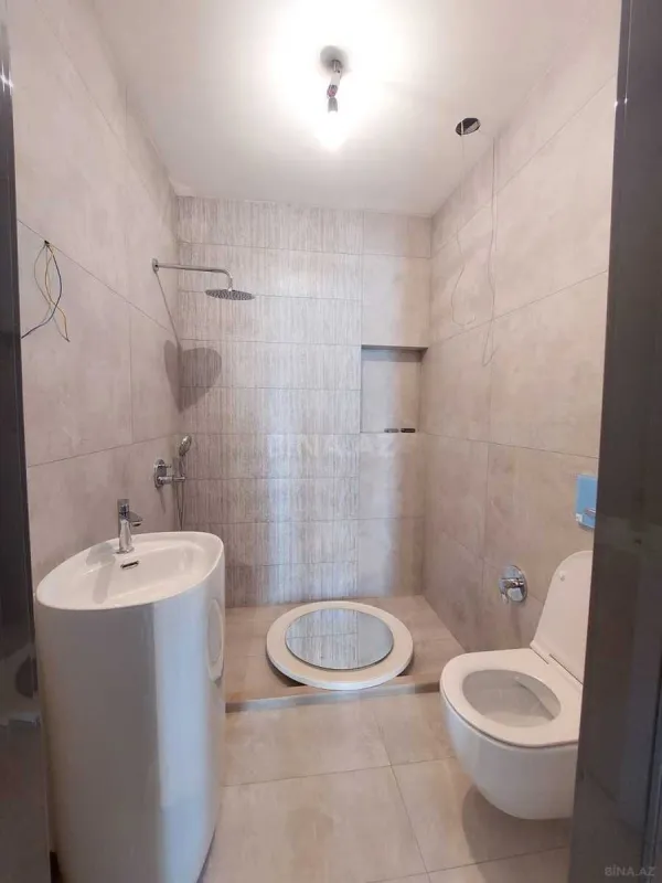 Satılır 4 otaqlı mənzil 225 m²