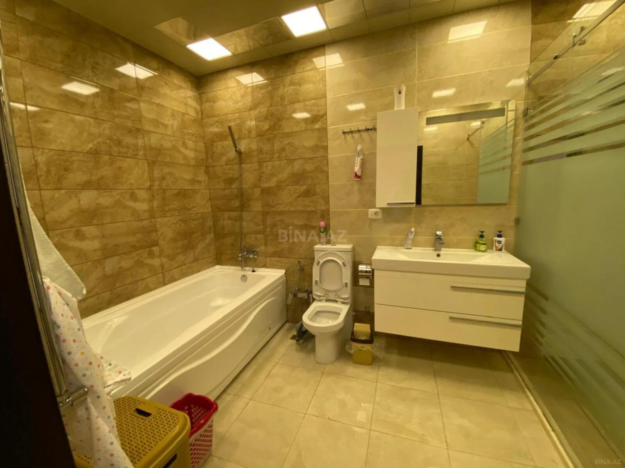 Satılır 3 otaqlı mənzil 156 m²