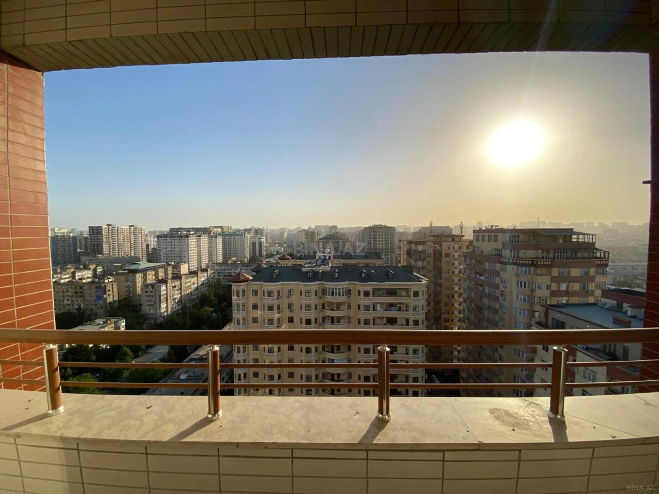 Satılır 3 otaqlı mənzil 156 m²