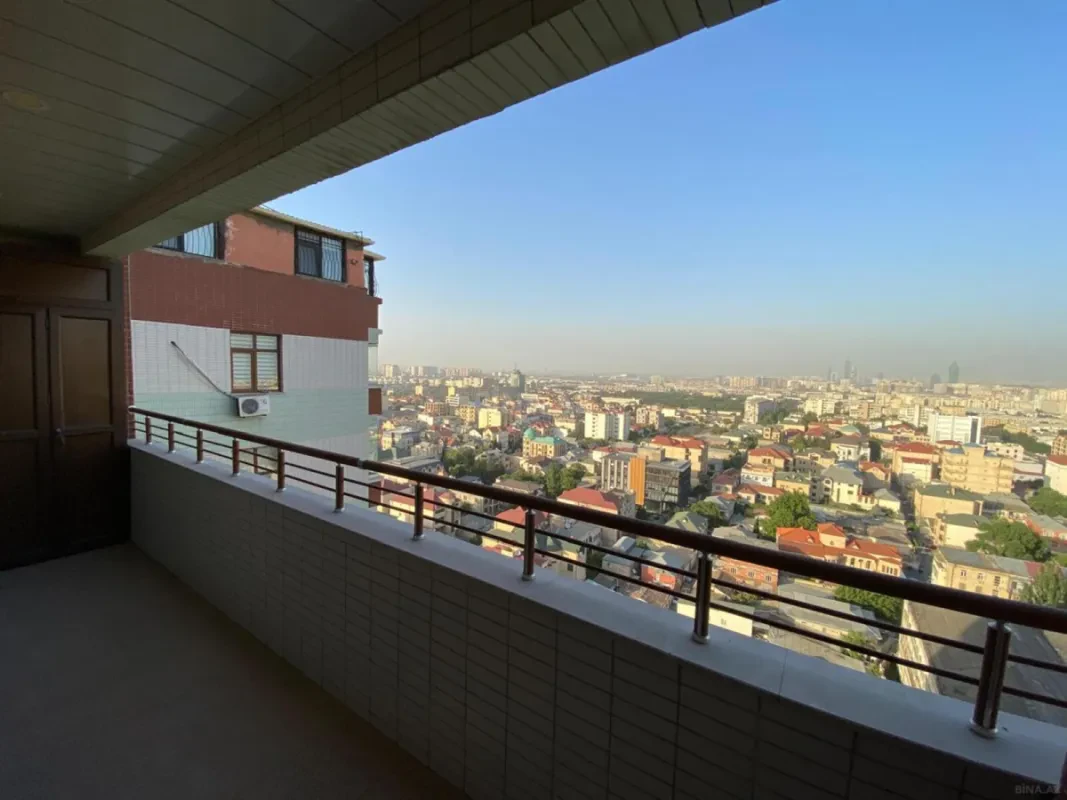 Satılır 3 otaqlı mənzil 156 m²