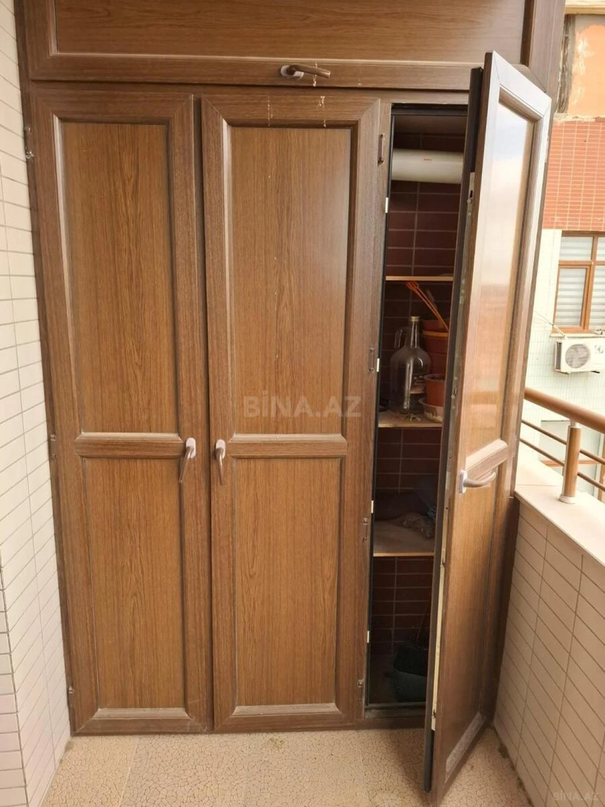 Satılır 3 otaqlı mənzil 156 m²