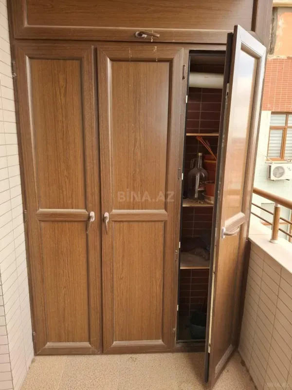 Satılır 3 otaqlı mənzil 156 m²