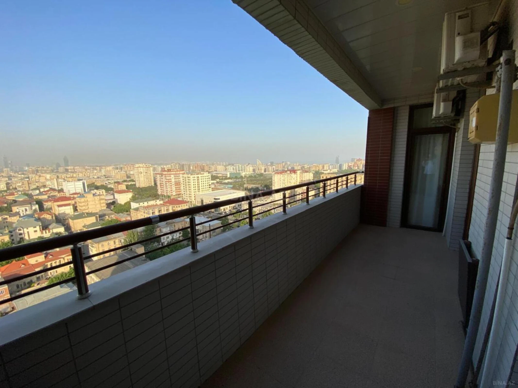 Satılır 3 otaqlı mənzil 156 m²