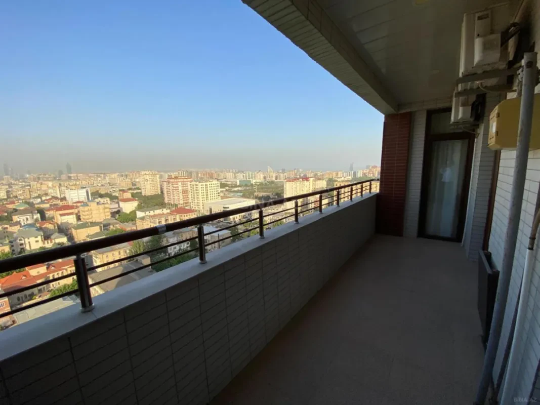 Satılır 3 otaqlı mənzil 156 m²