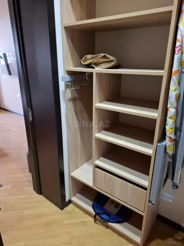 Satılır 3 otaqlı mənzil 156 m²