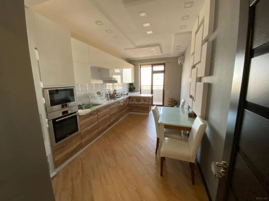 Satılır 3 otaqlı mənzil 156 m²