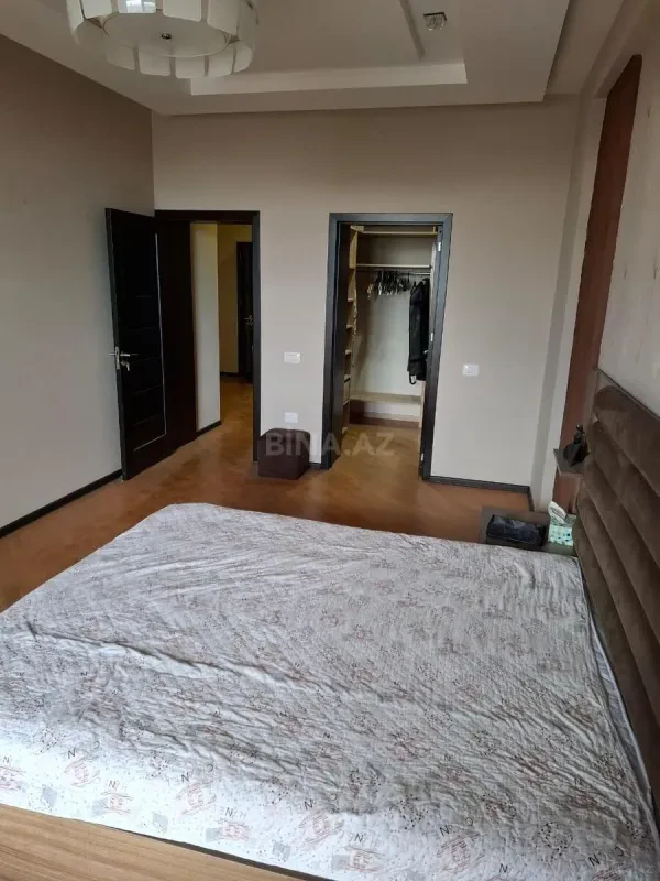 Satılır 3 otaqlı mənzil 156 m²