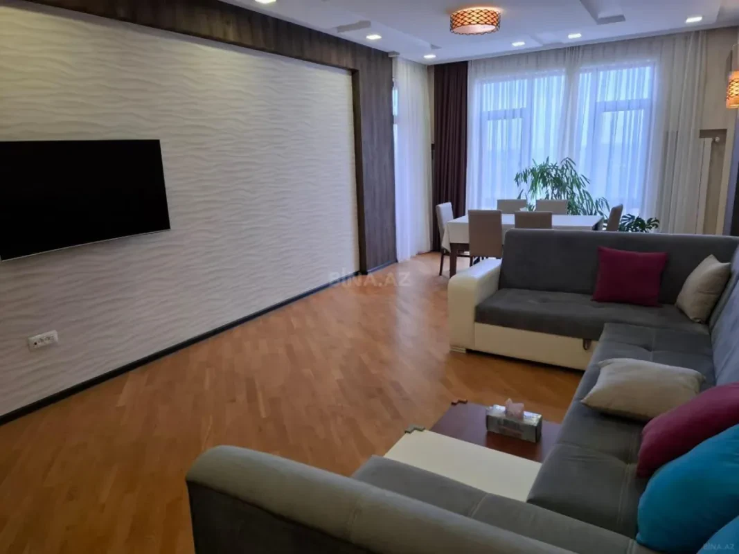 Satılır 3 otaqlı mənzil 156 m²