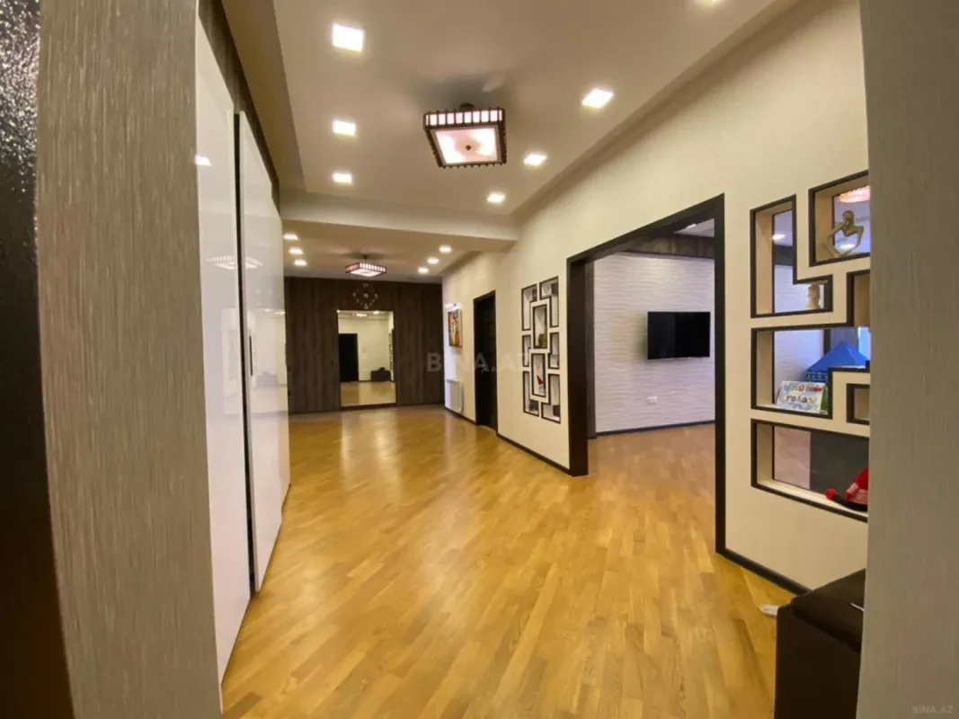 Satılır 3 otaqlı mənzil 156 m²