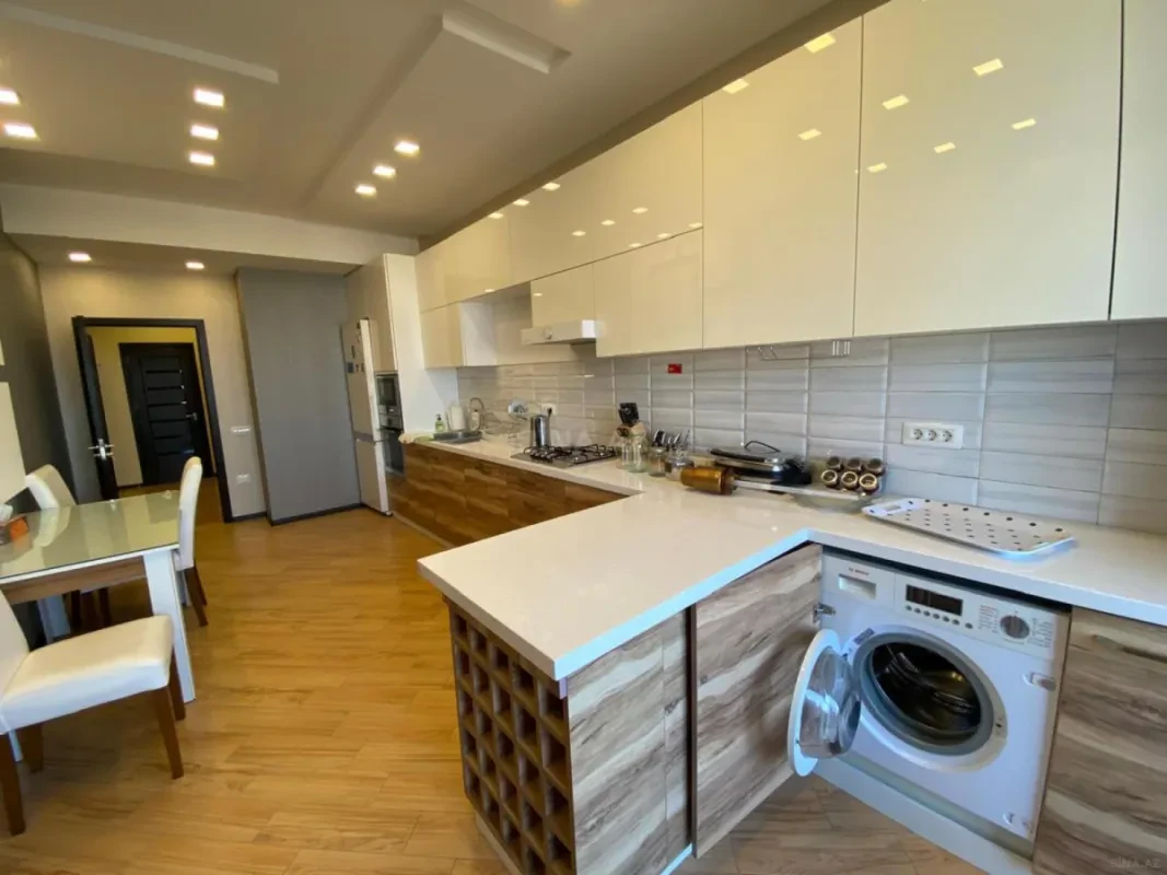 Satılır 3 otaqlı mənzil 156 m²