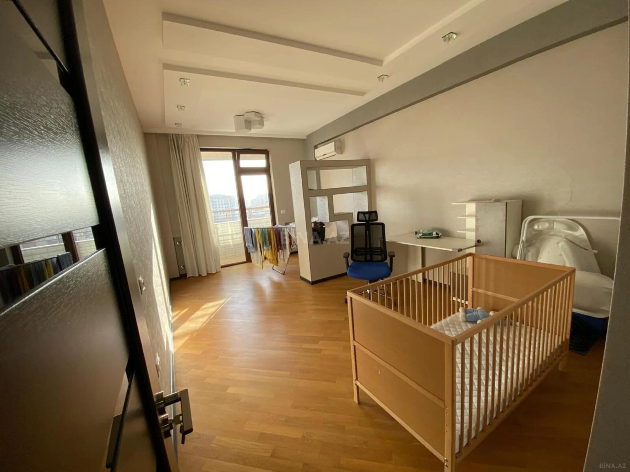 Satılır 3 otaqlı mənzil 156 m²
